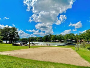 Sports court - LOWER Level of "Your Big Lake House" - Firepit, Kayaks, HotTub, etc. (Cedar Bluff)