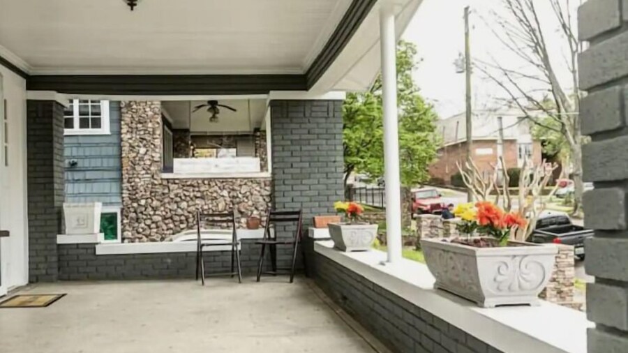 Trendy Lakeview Craftsman