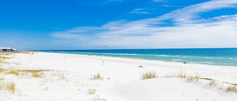 På stranden