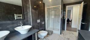 Shower, hair dryer, towels - T3+ (sleeps 7) opposite the spa, 2 minutes from the ski lifts (Bagnères-de-Luchon)