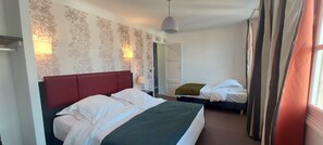 2 bedrooms, Internet, bed sheets - T3+ (sleeps 7) opposite the spa, 2 minutes from the ski lifts (Bagnères-de-Luchon)