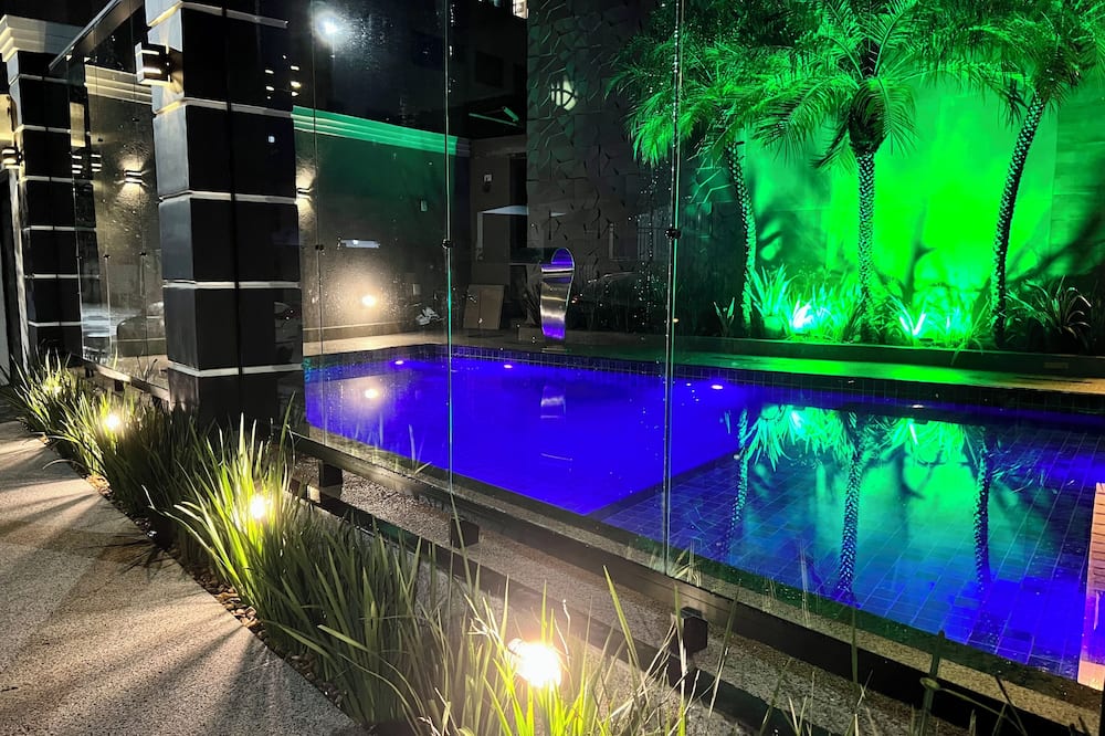 Marmeu Tombo com jacuzzi aquecida