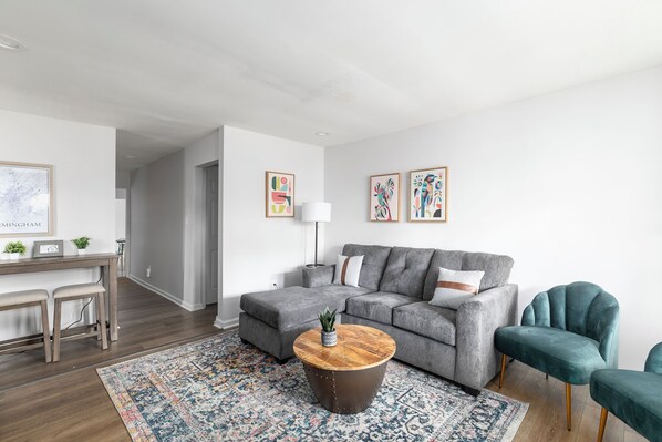 Living area - Near the Airport East Lake Craftsman (Birmingham)