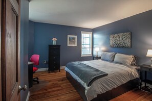 3 habitaciones, tabla de planchar con plancha, wifi y ropa de cama 