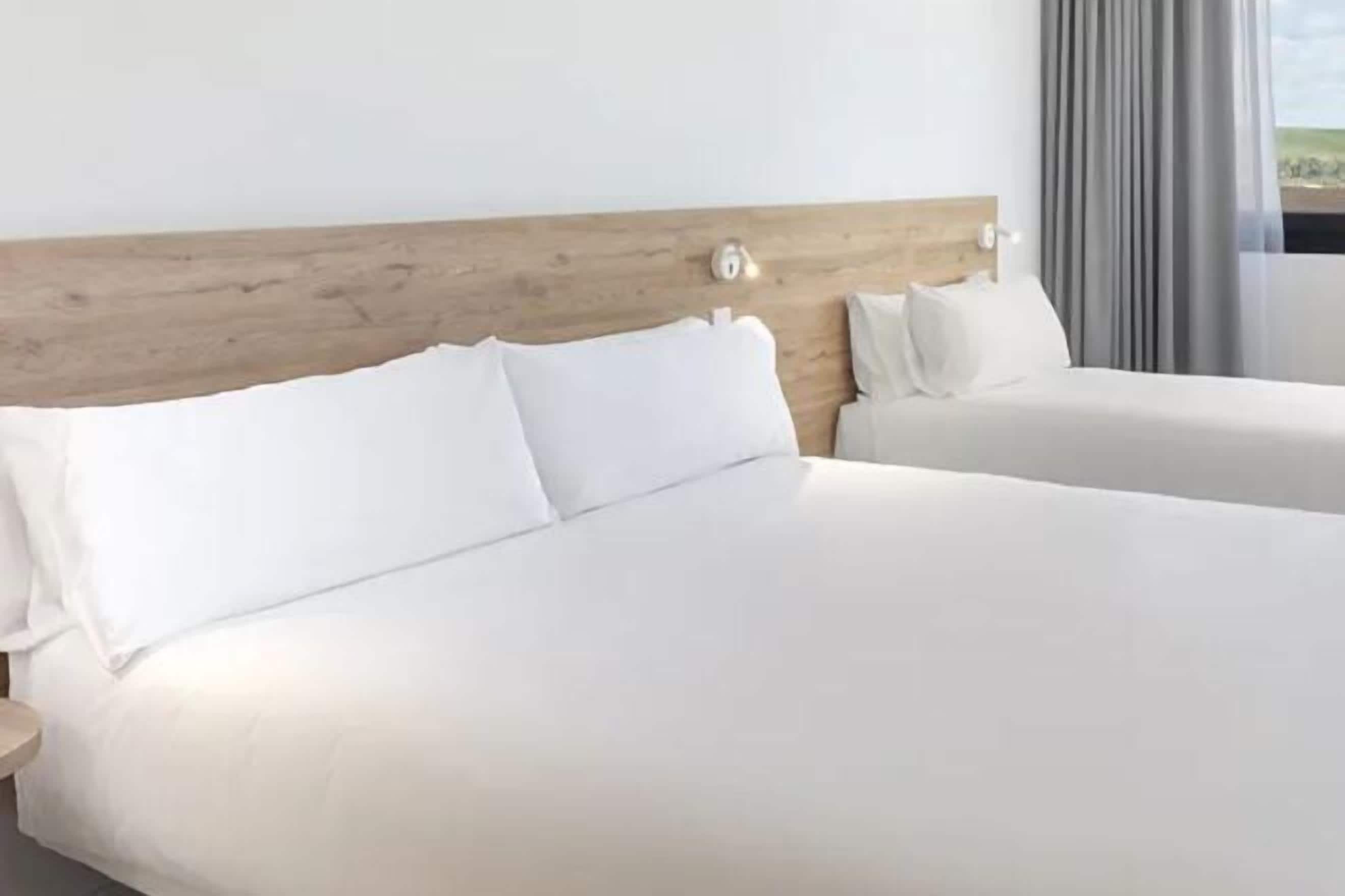 Een bureau, een laptopwerkplek, gratis wifi