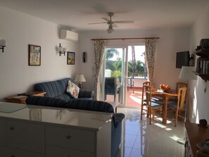 Living area - A 3 bedroom house in Oasis de Capistrano with sea view. (Nerja)