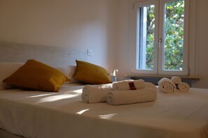 3 Schlafzimmer, Schreibtisch, Bügeleisen/Bügelbrett, WLAN