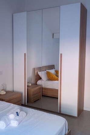3 Schlafzimmer, Schreibtisch, Bügeleisen/Bügelbrett, WLAN