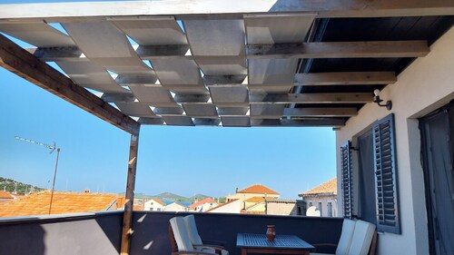 Charming 2-bedroom apartment with AC, WiFi, and terrace  in marvelous Murter