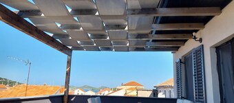 Charming 2-bedroom apartment with AC, WiFi, and terrace  in marvelous Murter