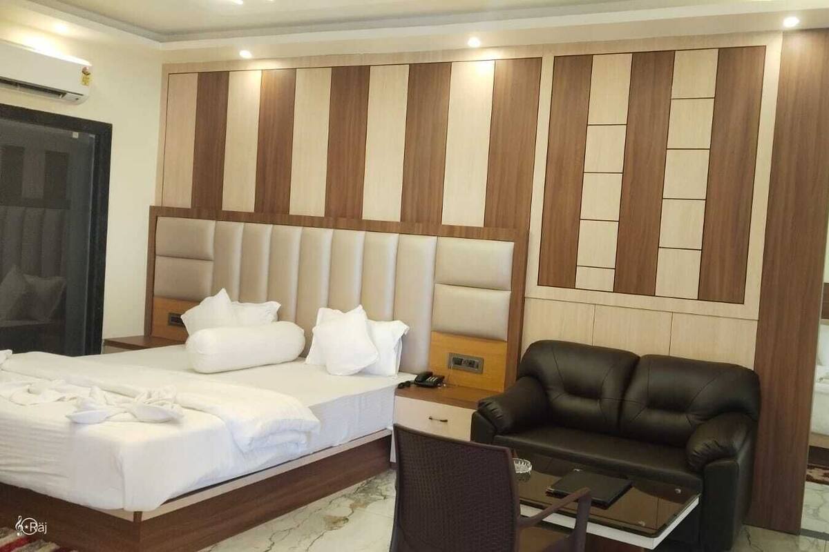 Kamar Double Basic | Minibar, meja kerja, kedap suara, dan Wi-Fi gratis