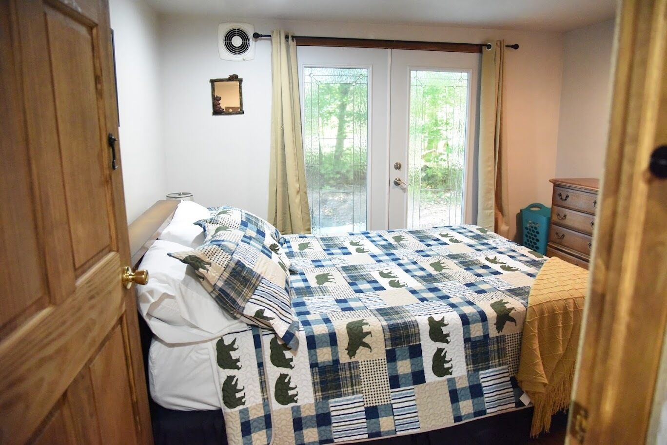 3 Schlafzimmer, Schreibtisch, Bügeleisen/Bügelbrett, Reisekinderbett