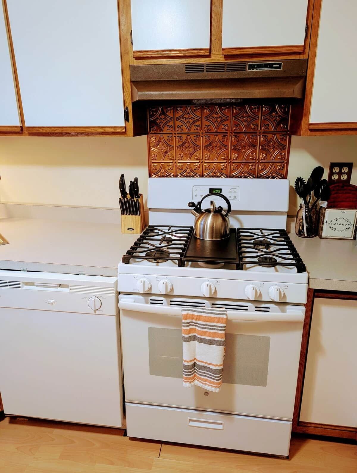 Coffee/tea maker, electric kettle, paper towels, dining tables