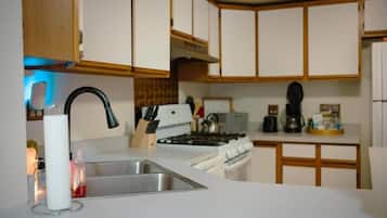 Coffee/tea maker, electric kettle, paper towels, dining tables