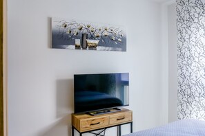 3 bedrooms, iron/ironing board, travel cot, WiFi