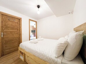 2 bedrooms, Internet, bed sheets