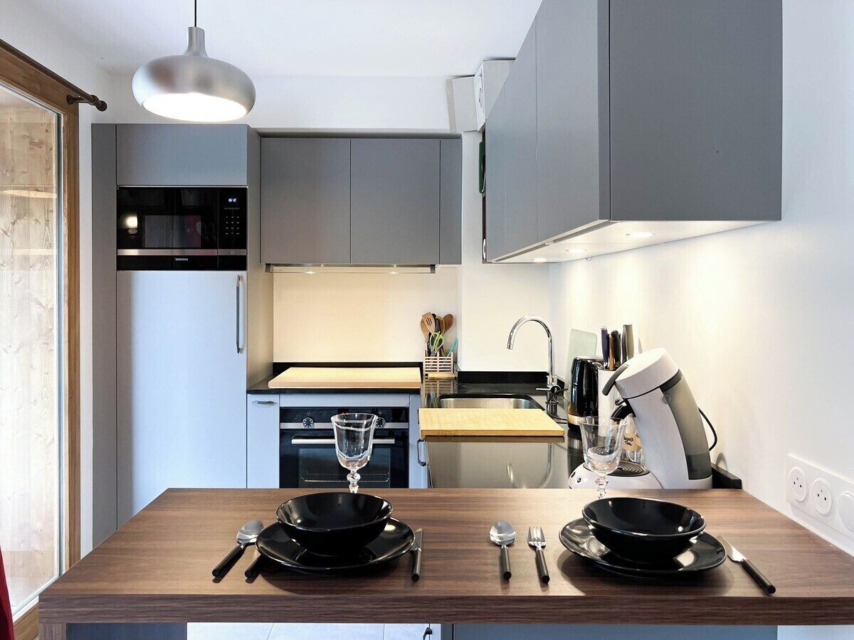 Kylskåp, ugn, diskmaskin och kaffe- och tebryggare