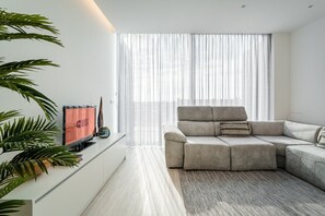 TV - GuestReady - Urban chic in Aveiro (Aveiro)