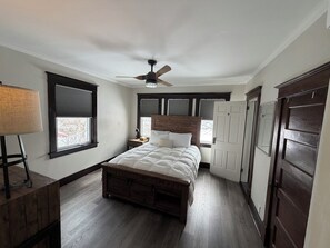 1 Schlafzimmer, Schreibtisch, Bügeleisen/Bügelbrett, Reisekinderbett