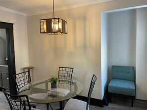 Dining - Waseca Haven: Your Modern, Renovated Furnished Retreat (Waseca)