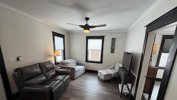 TV connectée, lecteur de DVD, livres, chaßne hi-fi