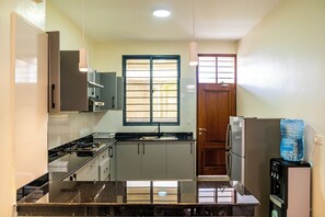 Private kitchen - Discover your perfect getaway at Leshani Luxury Villas, where luxury awaits. (Nairobi)