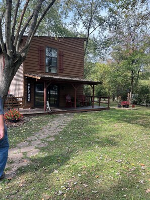 Exterior - Hunter's Retreat (Christopher)