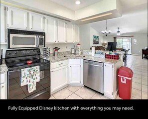 Mikrowelle, Ofen, Herdplatte, Geschirrspüler