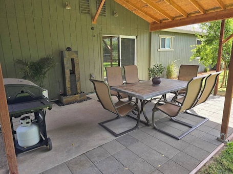 Outdoor dining. Willow Pond Oasis