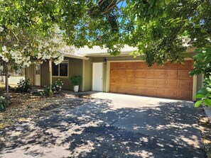 Property grounds - Willow Pond Oasis (Rio Linda)