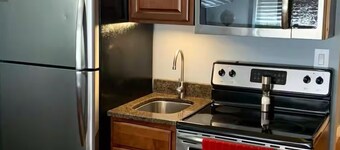 Condo, Walk To Stadium And Free Parking!!!!!