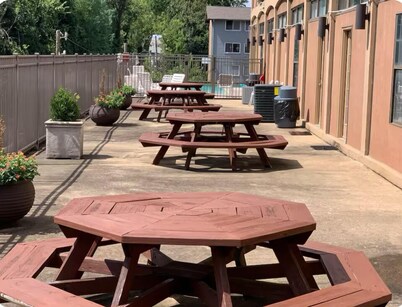 Condo, Walk To Stadium And Free Parking!!!!!