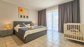 5 bedrooms, desk, free WiFi, bed sheets