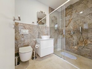 Shower, towels