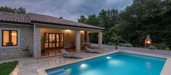 Wonderful country house with private pool, BBQ, WiFi in a quiet location without neighbours