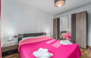 2 bedrooms, desk, free WiFi, bed sheets