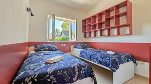 3 bedrooms, desk, free WiFi, bed sheets - Holiday home located directly on the beach with sea view, outdoor shower, barbecue (Dalja)