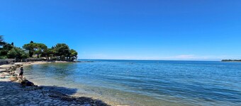 Maison de vacances située directement sur la plage avec vue sur la mer, douche extérieure, barbecue