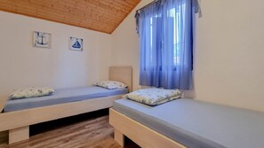 3 quartos, escrivaninha, Wi-Fi de cortesia, roupa de cama