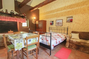 1 chambre, bureau, draps fournis