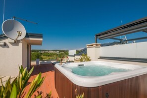 Terrace/patio - Exquisite holiday home with penthouse roof terrace, whirlpool, sea view (Novigrad)