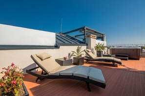 Terrace/patio - Exquisite holiday home with penthouse roof terrace, whirlpool, sea view (Novigrad)