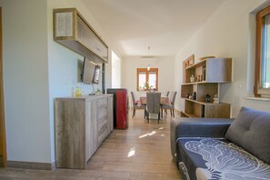 Living area - Modern holiday home with whirlpool, garden, sun loungers, barbecue (Stancija Bružada)