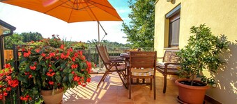 Modern holiday home with whirlpool, garden, sun loungers, barbecue