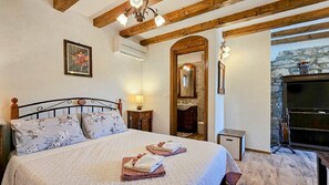 1 chambre, bureau, Wi-Fi gratuit, draps fournis