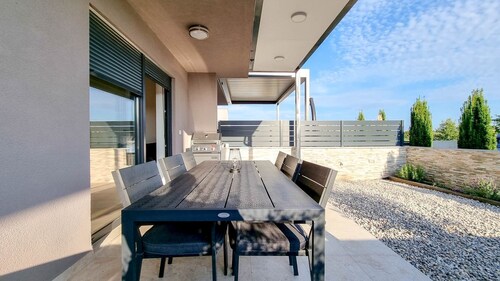 Top modern holiday home with air conditioning, WiFi, barbecue not far from the beach