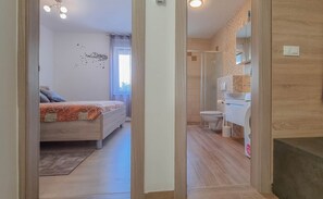 2 bedrooms, desk, free WiFi, bed sheets