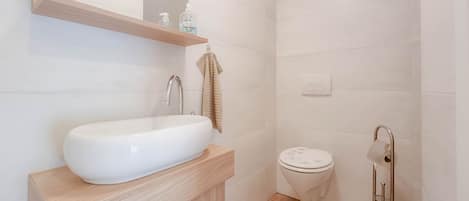 Shower, towels