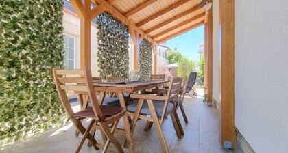 Charming flat 250 metres to the beach with garden, sun lounger, air conditioning