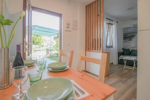 Interior - Charming flat just 250 metres from the beach with terrace, WiFi (Novigrad)